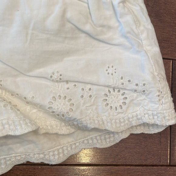 Gap White Shorts with Eyelet Trim - Picture 2 of 6